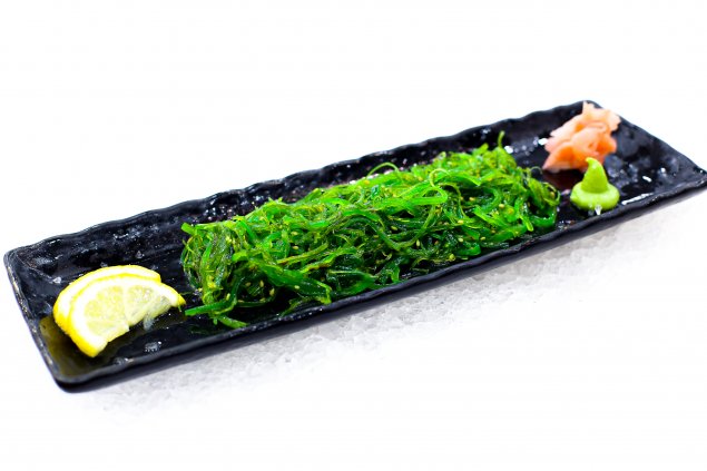 Sashimi - Seaweed salad